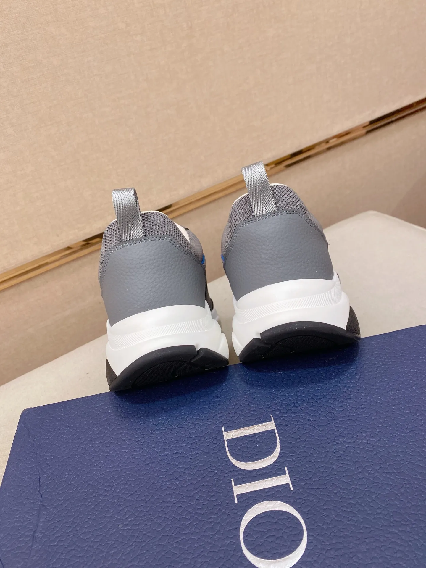 Men's shoes💰 462💰🇮🇹🇮🇹Dior d The new model is on sale at the same time at the counter. The upper 🇮🇹 is imported Italian first-layer cowhide, and the lining is fully imported sheepskin 💪💪. It is a complete 1⃣️ to 1⃣️ replica 🇮🇹💪💪, ⚠ Sole: The original sole is specially provided by the original factory. The exclusive movable molded sole is super comfortable. ⚠Original factory single goods, 🔍🔍high quality, you can enter and leave the counter at will, welcome to compare⚠. Code number: 38-44. Can be customized 45-46.